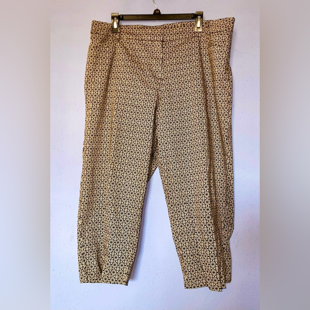 Women’s Avenue capri pants 16
